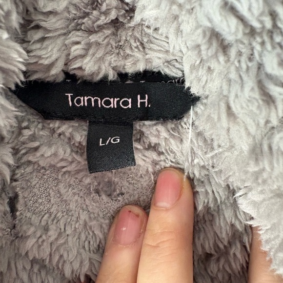 Tamara H. Size Large Luxurious Gray Faux Fur House Coat, belt, pockets - Picture 5 of 7